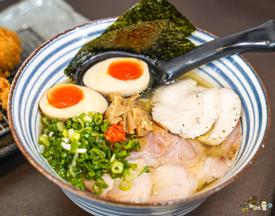 宏麵屋 高雄拉麵 好吃拉麵 必吃 在第十年 河堤社區 河堤美食 必吃 排隊 好吃 推薦 拉麵