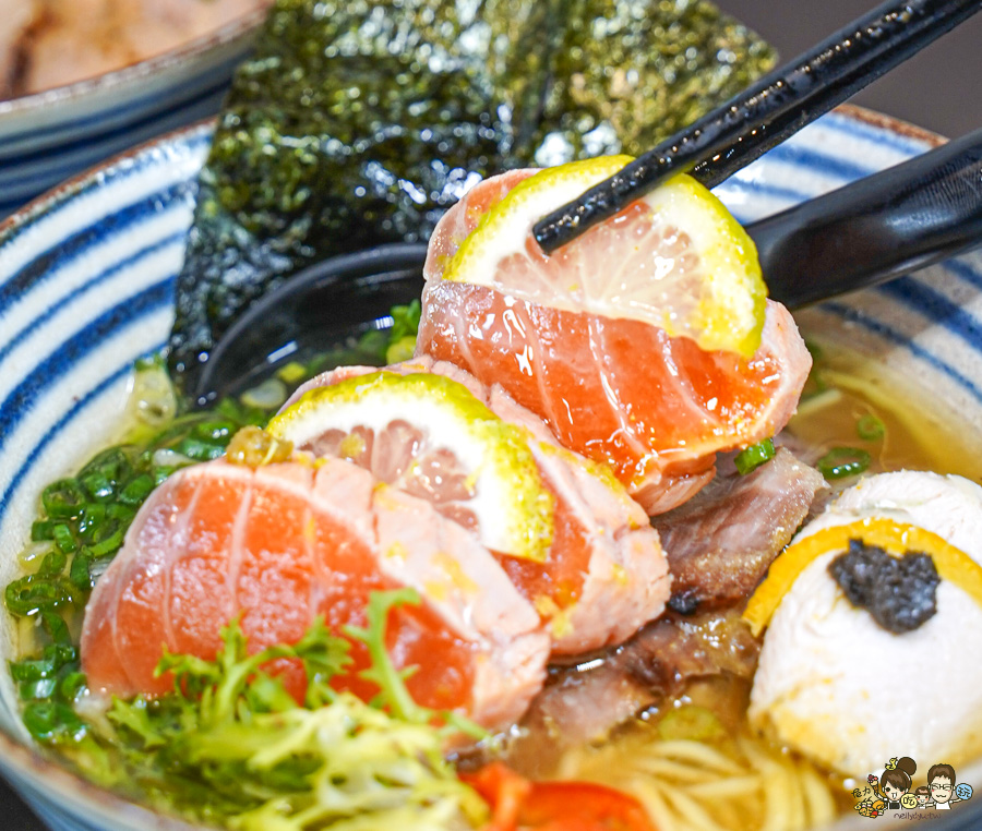 宏麵屋 高雄拉麵 好吃拉麵 必吃 在第十年 河堤社區 河堤美食 必吃 排隊 好吃 推薦 拉麵