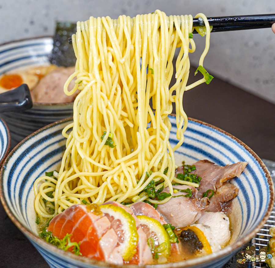 宏麵屋 高雄拉麵 好吃拉麵 必吃 在第十年 河堤社區 河堤美食 必吃 排隊 好吃 推薦 拉麵