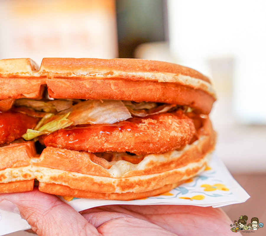 高雄小木屋 四維路 好吃鬆餅 專賣店 約會 聚餐 下午茶 點心甜點 爆量 銅板價格 爆料