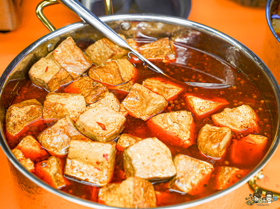 自由市場 醬鴨 天府醬鴨 傳承 好吃 回歸 必吃 排隊 麻辣鴨血 麻辣豆腐 豆乾 鳥蛋 好吃 推薦