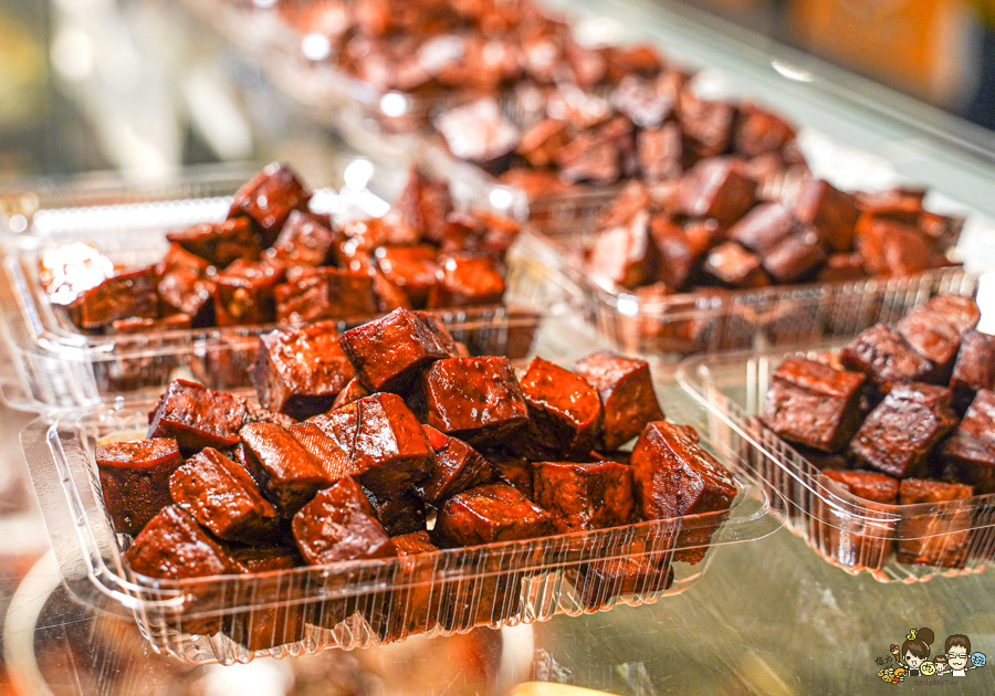 自由市場 醬鴨 天府醬鴨 傳承 好吃 回歸 必吃 排隊 麻辣鴨血 麻辣豆腐 豆乾 鳥蛋 好吃 推薦