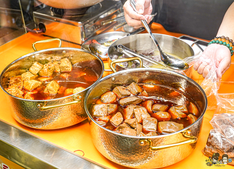 自由市場 醬鴨 天府醬鴨 傳承 好吃 回歸 必吃 排隊 麻辣鴨血 麻辣豆腐 豆乾 鳥蛋 好吃 推薦