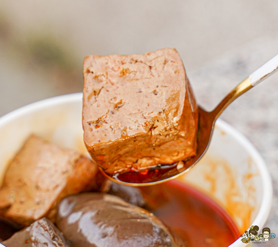 自由市場 醬鴨 天府醬鴨 傳承 好吃 回歸 必吃 排隊 麻辣鴨血 麻辣豆腐 豆乾 鳥蛋 好吃 推薦