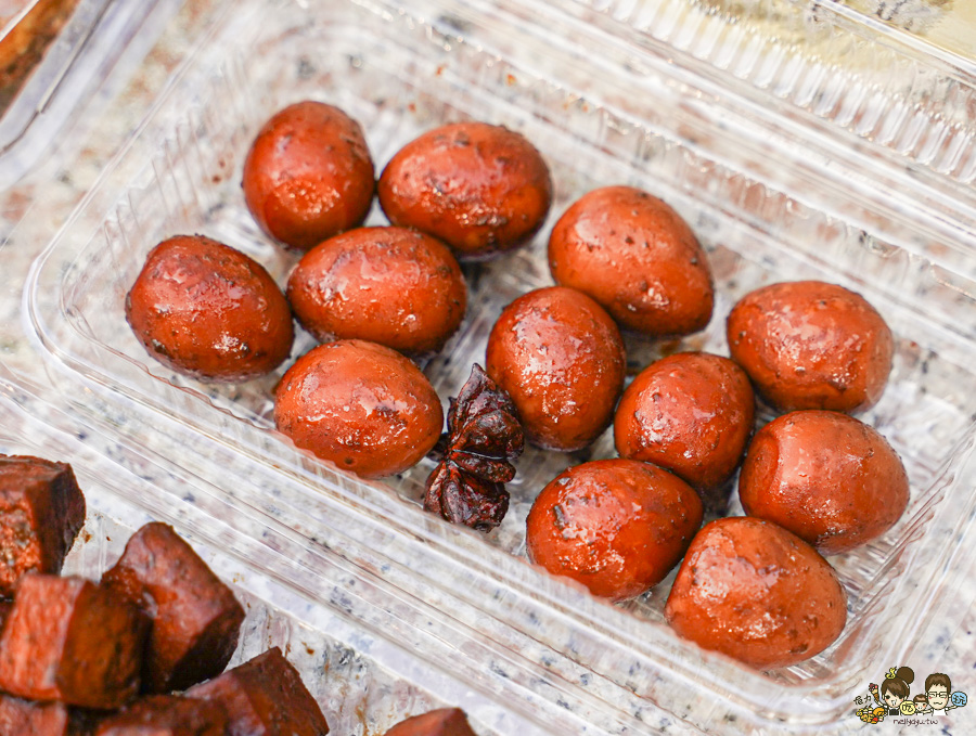 自由市場 醬鴨 天府醬鴨 傳承 好吃 回歸 必吃 排隊 麻辣鴨血 麻辣豆腐 豆乾 鳥蛋 好吃 推薦