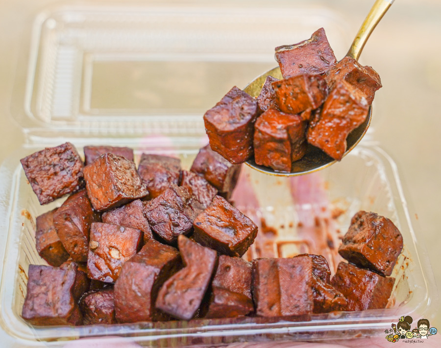 自由市場 醬鴨 天府醬鴨 傳承 好吃 回歸 必吃 排隊 麻辣鴨血 麻辣豆腐 豆乾 鳥蛋 好吃 推薦