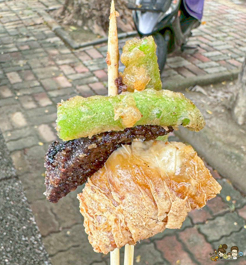 生意很好脆皮炸雞 鳳山美食 好吃 推薦 國宅美食 炸雞翅 雞皮 