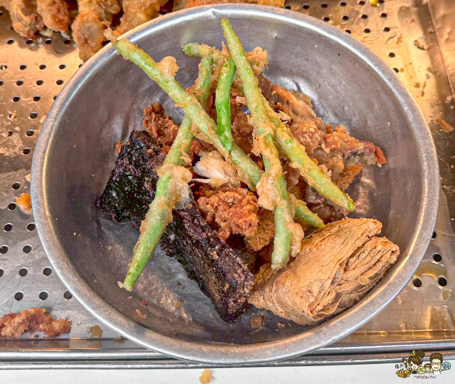 生意很好脆皮炸雞 鳳山美食 好吃 推薦 國宅美食 炸雞翅 雞皮 