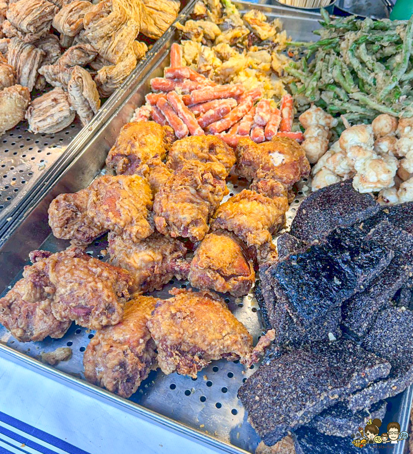 生意很好脆皮炸雞 鳳山美食 好吃 推薦 國宅美食 炸雞翅 雞皮 