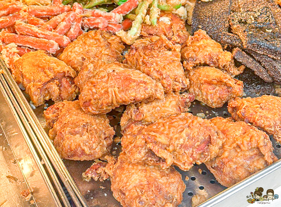 生意很好脆皮炸雞 鳳山美食 好吃 推薦 國宅美食 炸雞翅 雞皮 