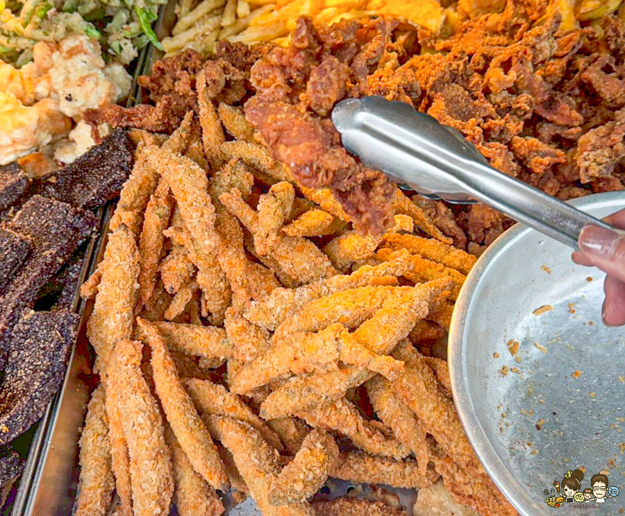 生意很好脆皮炸雞 鳳山美食 好吃 推薦 國宅美食 炸雞翅 雞皮 