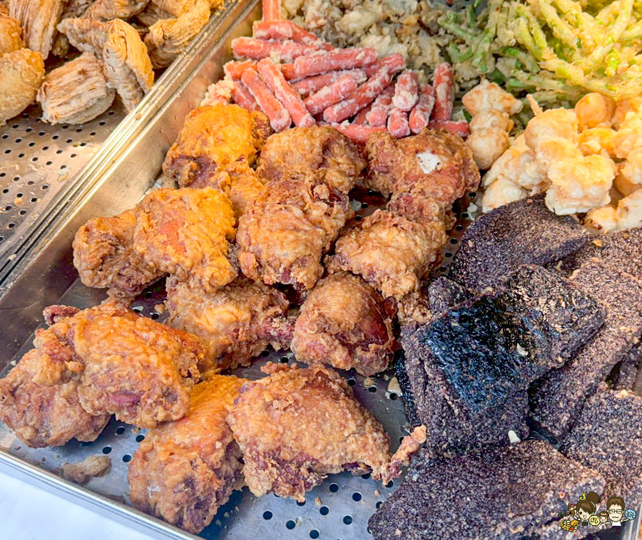 生意很好脆皮炸雞 鳳山美食 好吃 推薦 國宅美食 炸雞翅 雞皮 