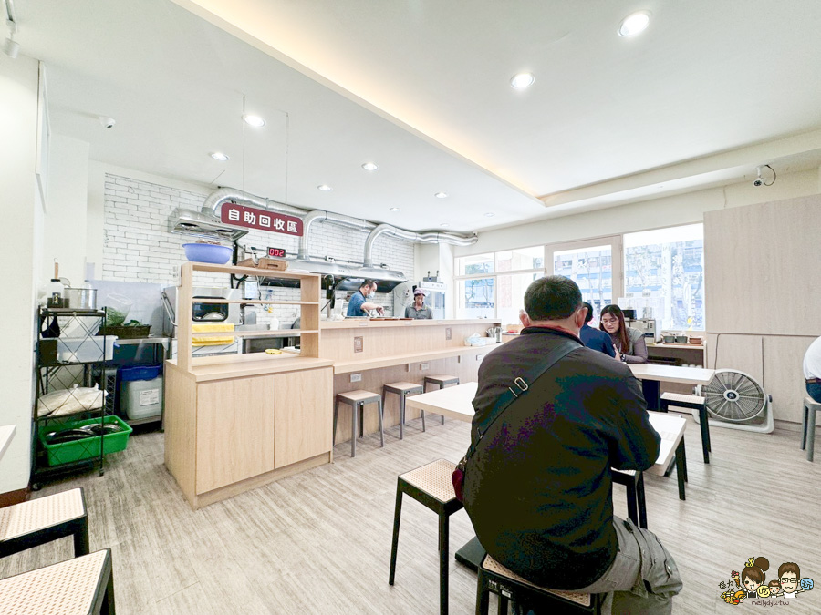 牛忘了呼吸 極品牛肉麵 麵食 乾拌 免費加湯 免費加麵 免費紅茶 必吃 高雄牛肉麵 韓國人都來吃