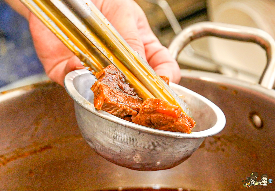 牛忘了呼吸 極品牛肉麵 麵食 乾拌 免費加湯 免費加麵 免費紅茶 必吃 高雄牛肉麵 韓國人都來吃