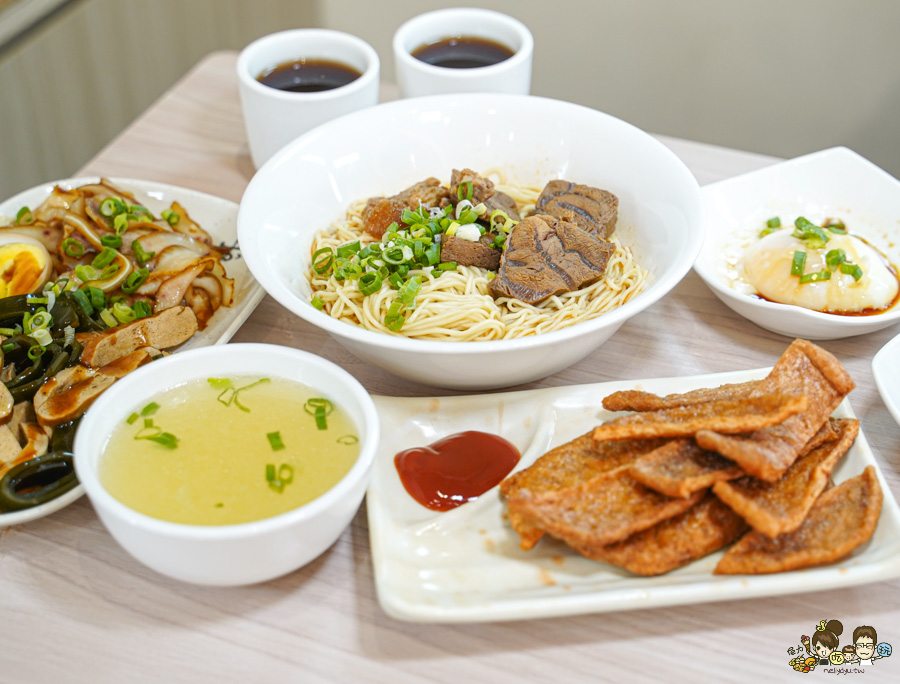 牛忘了呼吸 極品牛肉麵 麵食 乾拌 免費加湯 免費加麵 免費紅茶 必吃 高雄牛肉麵 韓國人都來吃
