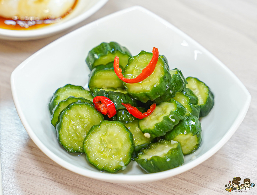 牛忘了呼吸 極品牛肉麵 麵食 乾拌 免費加湯 免費加麵 免費紅茶 必吃 高雄牛肉麵 韓國人都來吃