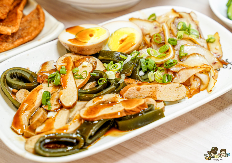 牛忘了呼吸 極品牛肉麵 麵食 乾拌 免費加湯 免費加麵 免費紅茶 必吃 高雄牛肉麵 韓國人都來吃