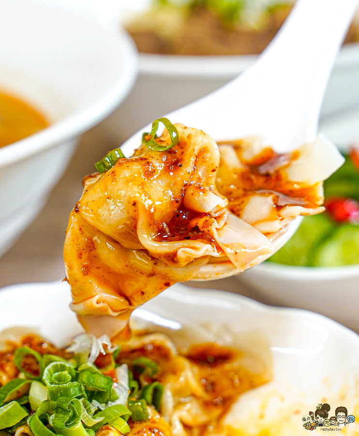 牛忘了呼吸 極品牛肉麵 麵食 乾拌 免費加湯 免費加麵 免費紅茶 必吃 高雄牛肉麵 韓國人都來吃