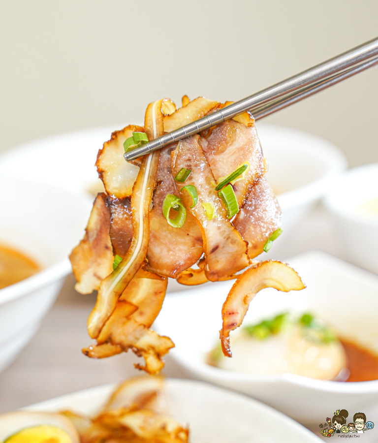 牛忘了呼吸 極品牛肉麵 麵食 乾拌 免費加湯 免費加麵 免費紅茶 必吃 高雄牛肉麵 韓國人都來吃