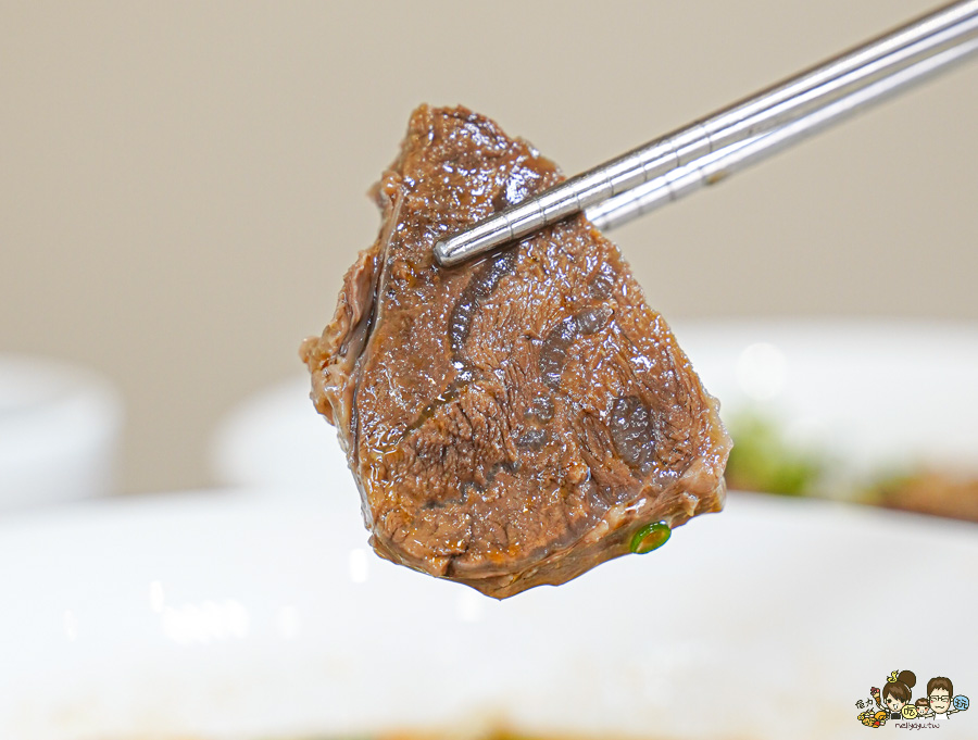 牛忘了呼吸 極品牛肉麵 麵食 乾拌 免費加湯 免費加麵 免費紅茶 必吃 高雄牛肉麵 韓國人都來吃