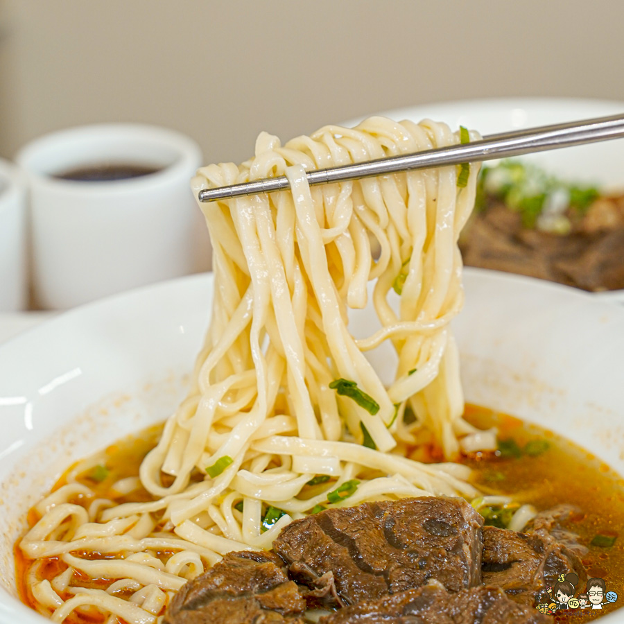 牛忘了呼吸 極品牛肉麵 麵食 乾拌 免費加湯 免費加麵 免費紅茶 必吃 高雄牛肉麵 韓國人都來吃
