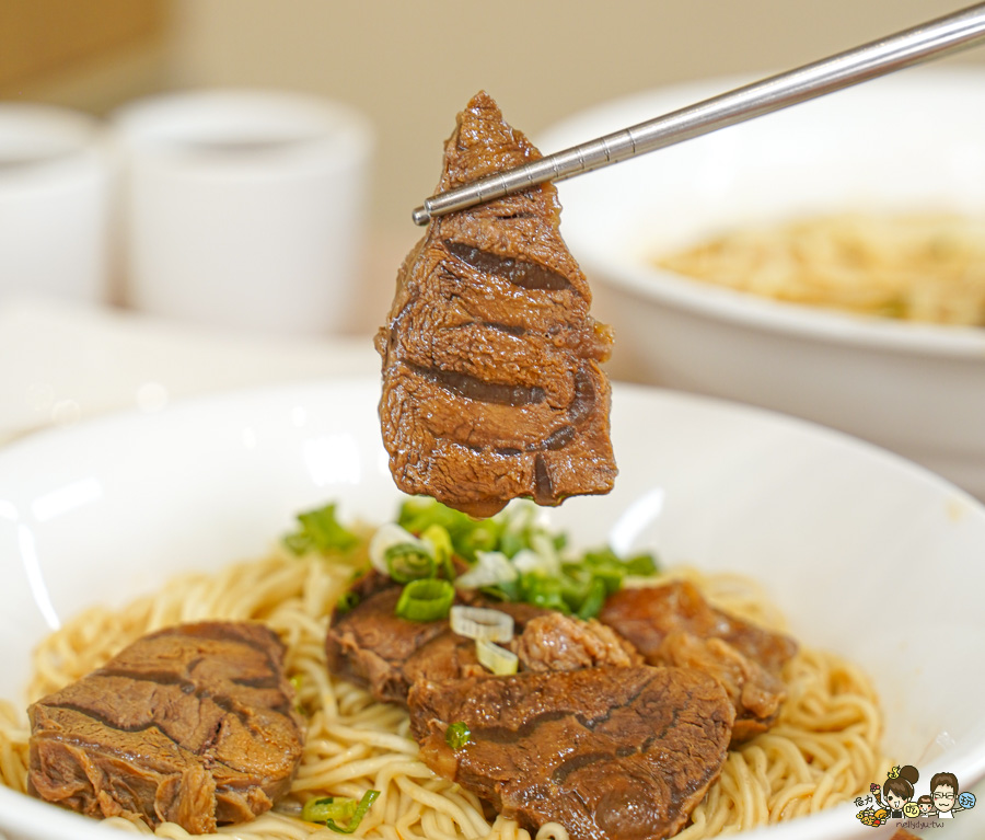 牛忘了呼吸 極品牛肉麵 麵食 乾拌 免費加湯 免費加麵 免費紅茶 必吃 高雄牛肉麵 韓國人都來吃
