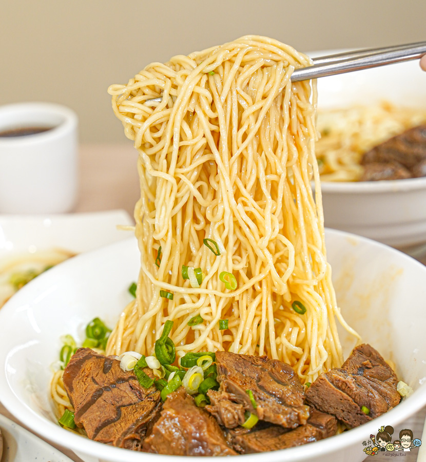 牛忘了呼吸 極品牛肉麵 麵食 乾拌 免費加湯 免費加麵 免費紅茶 必吃 高雄牛肉麵 韓國人都來吃