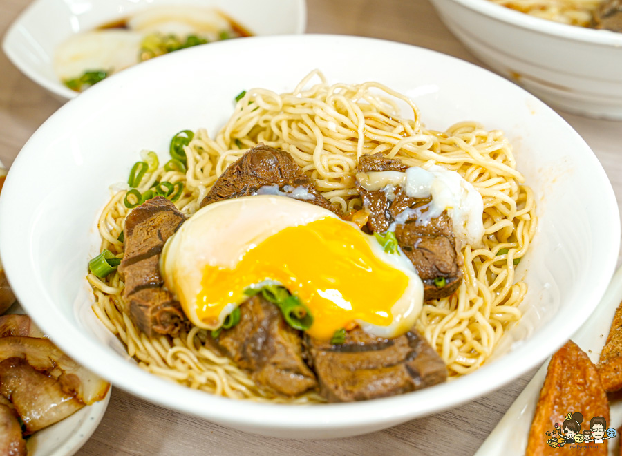 牛忘了呼吸 極品牛肉麵 麵食 乾拌 免費加湯 免費加麵 免費紅茶 必吃 高雄牛肉麵 韓國人都來吃
