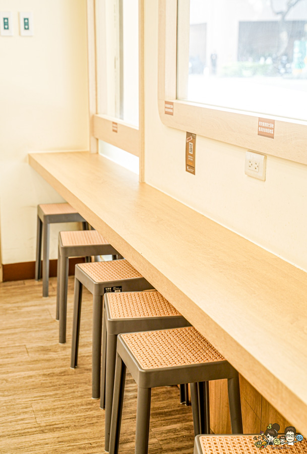 牛忘了呼吸 極品牛肉麵 麵食 乾拌 免費加湯 免費加麵 免費紅茶 必吃 高雄牛肉麵 韓國人都來吃