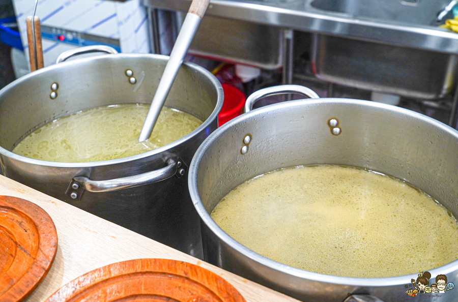 牛忘了呼吸 極品牛肉麵 麵食 乾拌 免費加湯 免費加麵 免費紅茶 必吃 高雄牛肉麵 韓國人都來吃