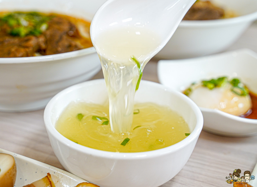 牛忘了呼吸 極品牛肉麵 麵食 乾拌 免費加湯 免費加麵 免費紅茶 必吃 高雄牛肉麵 韓國人都來吃