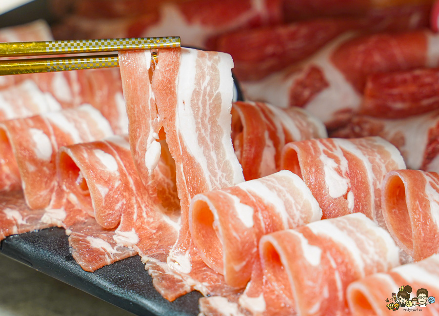 高雄鍋物 高雄火鍋 楠梓 楠梓聚餐 楠梓學區 學區 美食 桃金鍋物 自助吧 好吃 推薦 大肉盤 超值 