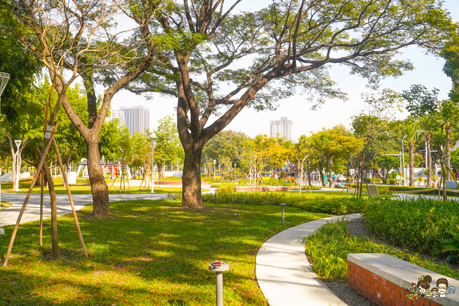高雄公園 盤花公園 客家 客家文化館 旅遊 景點 愛河之心 濕地 公園 親子 家庭 散步 