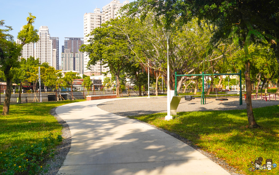 高雄公園 盤花公園 客家 客家文化館 旅遊 景點 愛河之心 濕地 公園 親子 家庭 散步 
