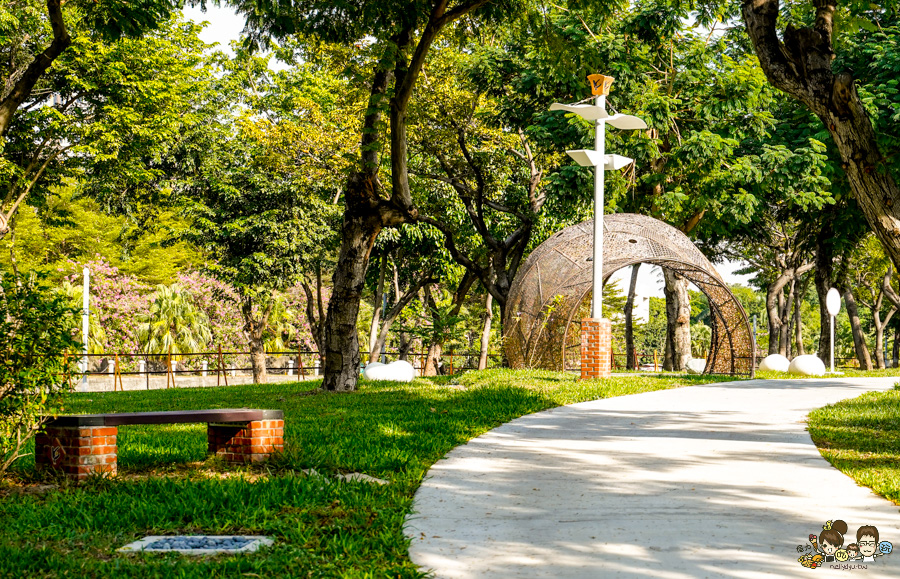 高雄公園 盤花公園 客家 客家文化館 旅遊 景點 愛河之心 濕地 公園 親子 家庭 散步 