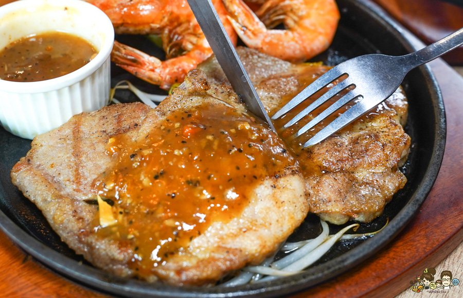 首次早鳥優惠 自助吧 歡樂 聚餐 推薦 親子 鳳山 牛室 牛排 排餐 約會 慶生 跨年 耶誕 必吃 必訪 文山特區'