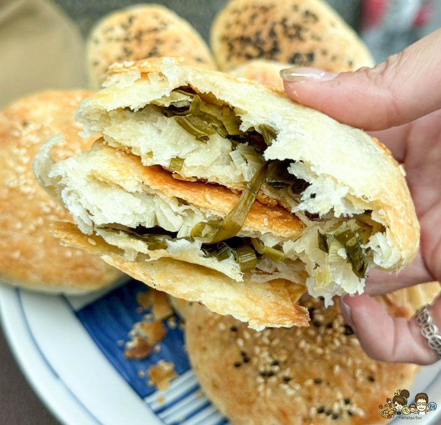 古早味碳烤燒餅 大寮燒餅 酥餅 甜燒餅 古早味燒餅 小店 路邊攤 銅板美食