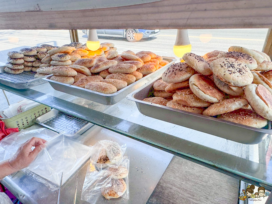古早味碳烤燒餅 大寮燒餅 酥餅 甜燒餅 古早味燒餅 小店 路邊攤 銅板美食