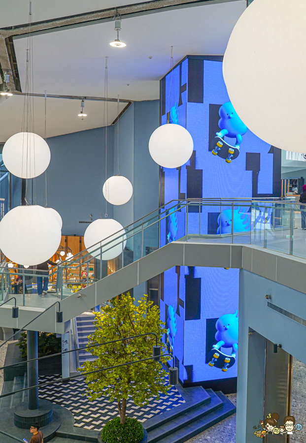 FOCUS 13 珊瑚廣場 高雄 海港 最美 咖啡店 韓系 商城 文創 禮物 百貨 好逛 高流 輕軌