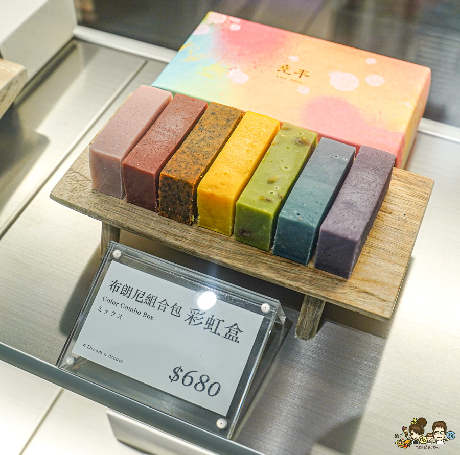 FOCUS 13 珊瑚廣場 高雄 海港 最美 咖啡店 韓系 商城 文創 禮物 百貨 好逛 高流 輕軌