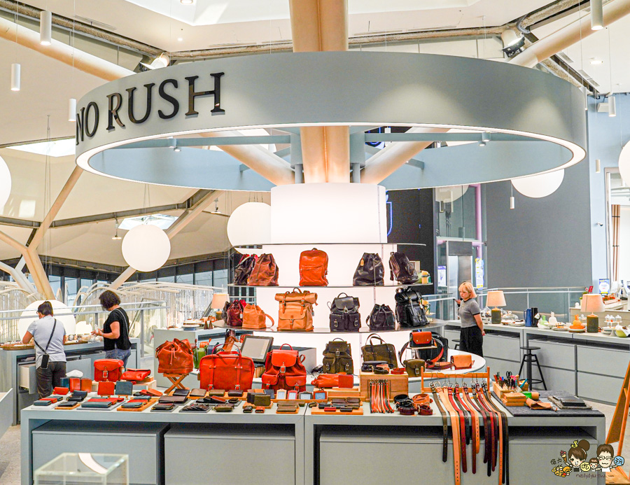 FOCUS 13 珊瑚廣場 高雄 海港 最美 咖啡店 韓系 商城 文創 禮物 百貨 好逛 高流 輕軌