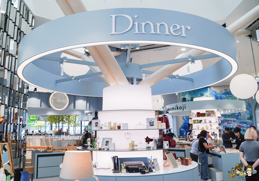 FOCUS 13 珊瑚廣場 高雄 海港 最美 咖啡店 韓系 商城 文創 禮物 百貨 好逛 高流 輕軌