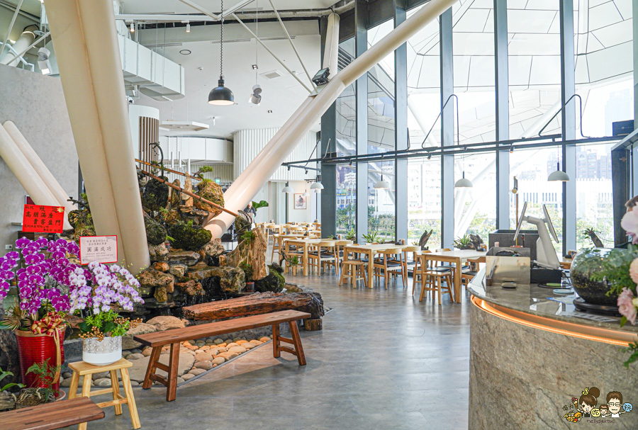 FOCUS 13 珊瑚廣場 高雄 海港 最美 咖啡店 韓系 商城 文創 禮物 百貨 好逛 高流 輕軌