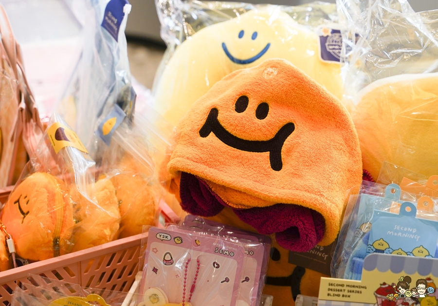 FOCUS 13 珊瑚廣場 高雄 海港 最美 咖啡店 韓系 商城 文創 禮物 百貨 好逛 高流 輕軌