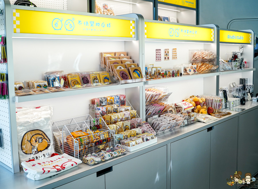 FOCUS 13 珊瑚廣場 高雄 海港 最美 咖啡店 韓系 商城 文創 禮物 百貨 好逛 高流 輕軌