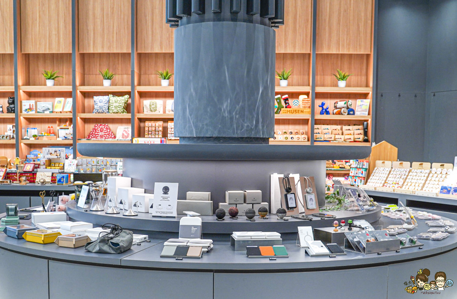 FOCUS 13 珊瑚廣場 高雄 海港 最美 咖啡店 韓系 商城 文創 禮物 百貨 好逛 高流 輕軌