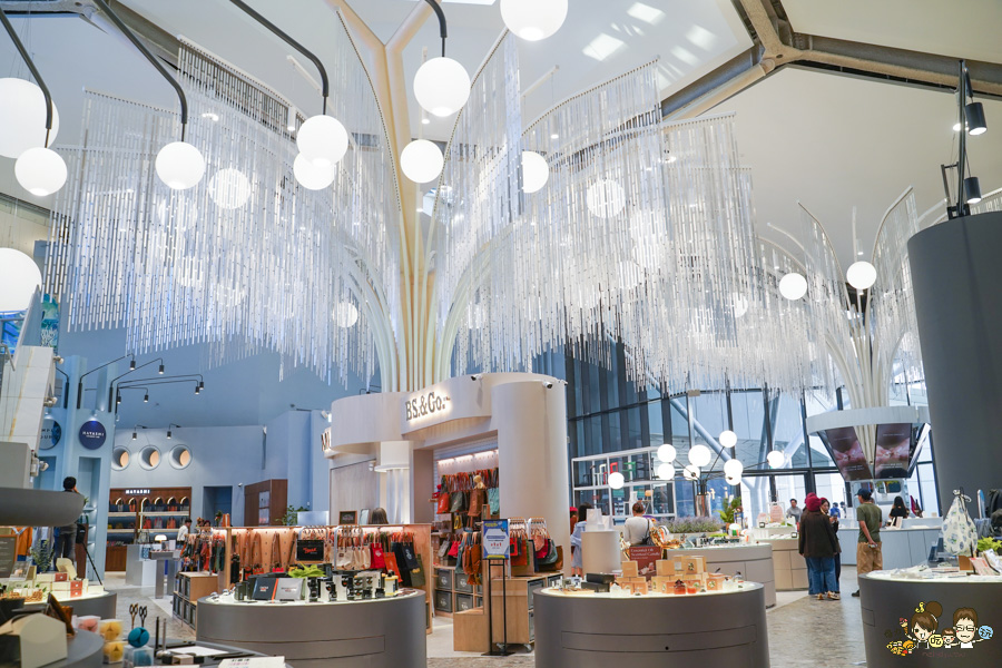 FOCUS 13 珊瑚廣場 高雄 海港 最美 咖啡店 韓系 商城 文創 禮物 百貨 好逛 高流 輕軌