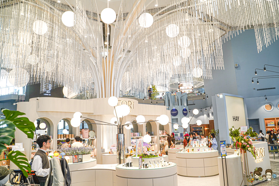 FOCUS 13 珊瑚廣場 高雄 海港 最美 咖啡店 韓系 商城 文創 禮物 百貨 好逛 高流 輕軌