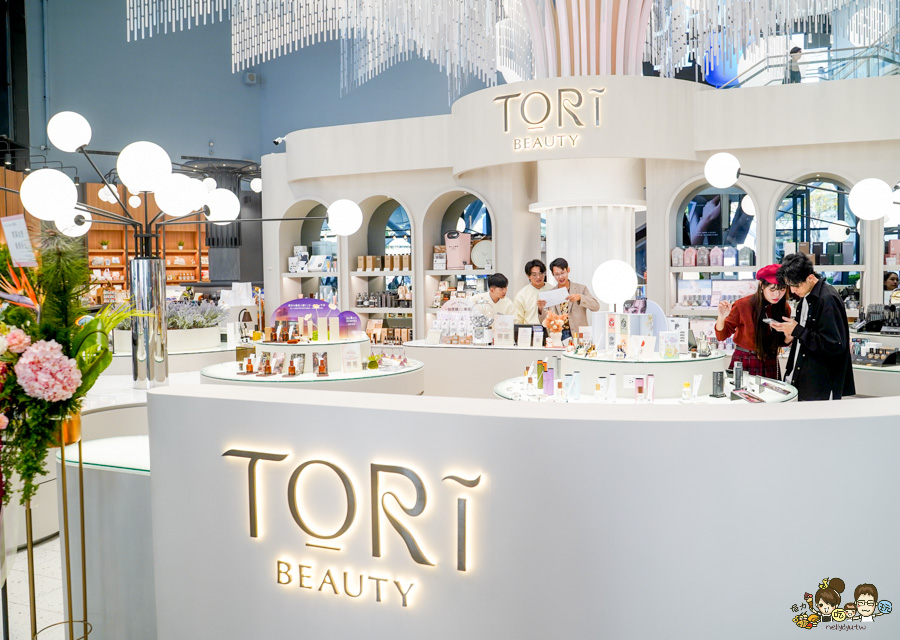 FOCUS 13 珊瑚廣場 高雄 海港 最美 咖啡店 韓系 商城 文創 禮物 百貨 好逛 高流 輕軌