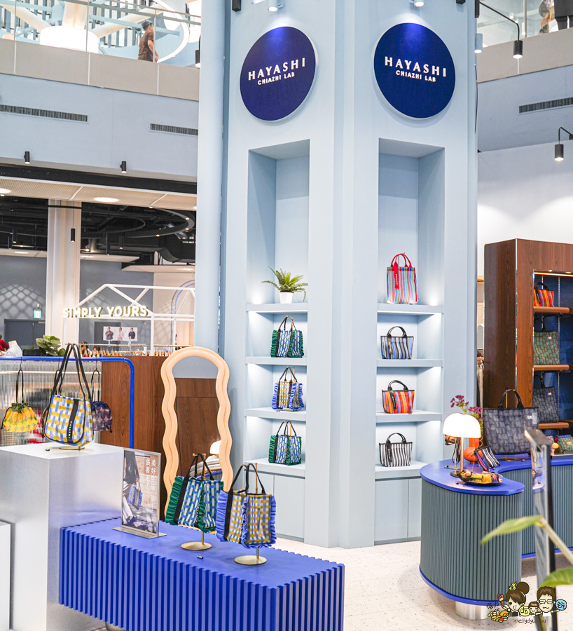 FOCUS 13 珊瑚廣場 高雄 海港 最美 咖啡店 韓系 商城 文創 禮物 百貨 好逛 高流 輕軌